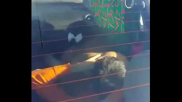 Oglejte si Couple caught doing 69 in car energetske posnetke