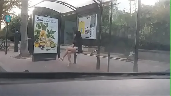 Se bitch at a bus stop energiklip