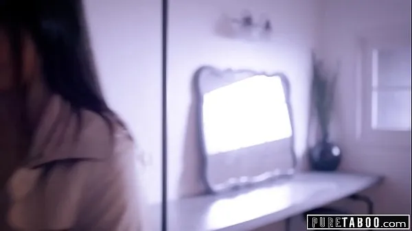 Podívejte se na PURE TABOO Emily Willis Submits for Her 2 Doms energetické klipy
