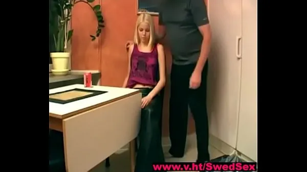 Beautiful young blonde gets fucked and cums (in Swedish), continued here 에너지 클립 보기