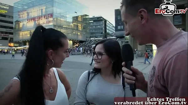 Посмотрите Немецкий репортер буксирует возбужденную милфу для секс-встречиэнергетические клипы