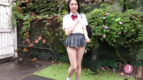 Tonton Klip energi A in a skirt that is too mini shows a hole in her ass with a Y-shaped balance [PPMN-090