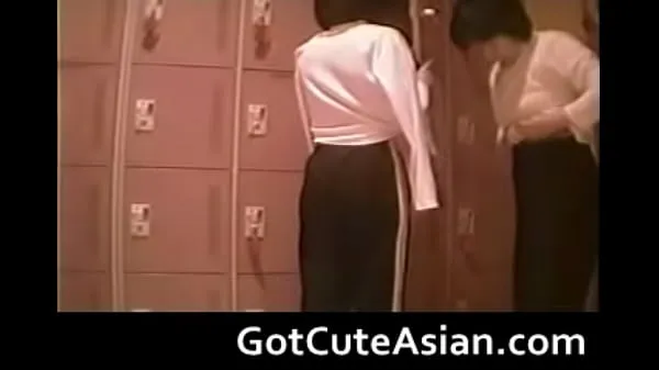观看Voyeur Japanese teens in the locker room个能量剪辑