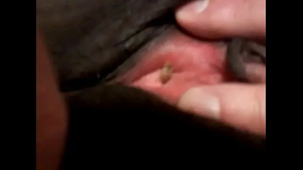 Посмотрите Личинка попадает в уретру черной женщиныэнергетические клипы