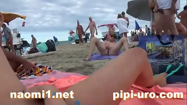 Titta på girl masturbate on beach energiklipp