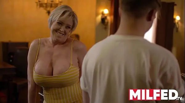 Tonton Mother-in-law Seduces him with her HUGE Tits (Dee Williams) — MILFED Klip tenaga