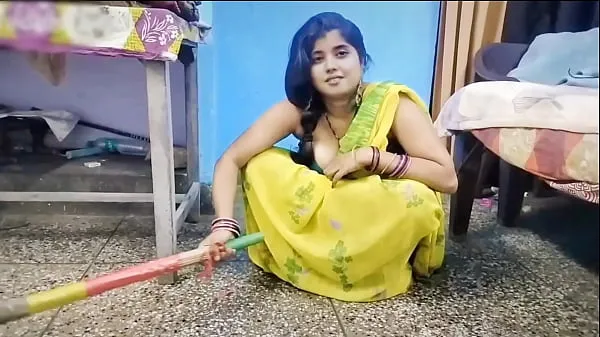 Guarda Sesso indiano. Il figlio del proprietario ha scopato la cameriera dopo aver visto le sue tettone in casa suaclip energetici